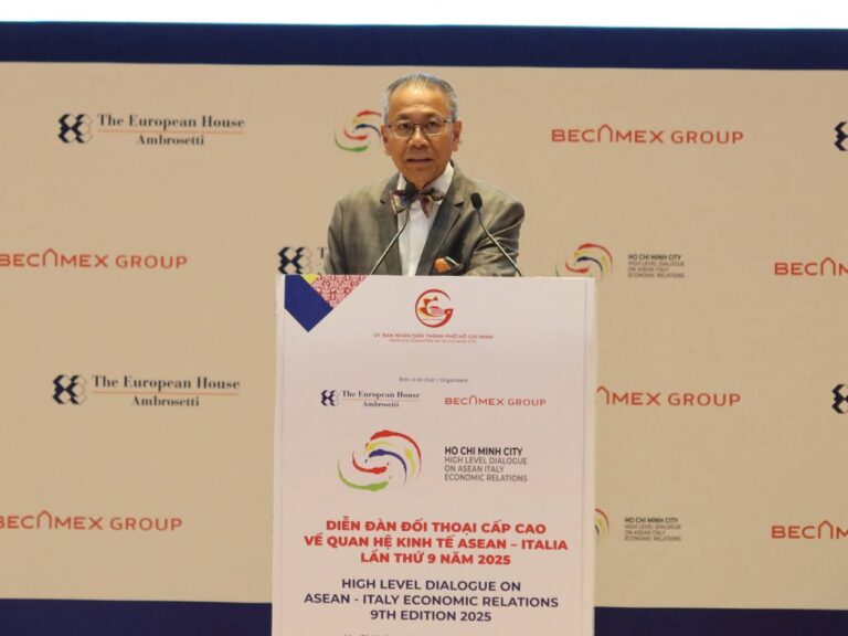 Senior Minister SOK Siphanna briefed the delegation of the 9th High-Level Dialogue on ASEAN-Italy Economic Relations on the situation of the Cambodia-Thailand border dispute.