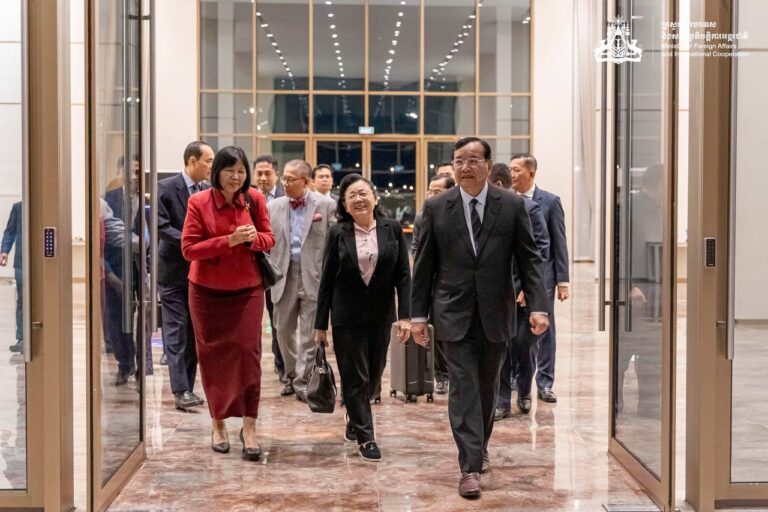 Accompanying H.E. PRAK Sokhonn to attend the 46th Ministerial Conference of La Francophonie in Kigali